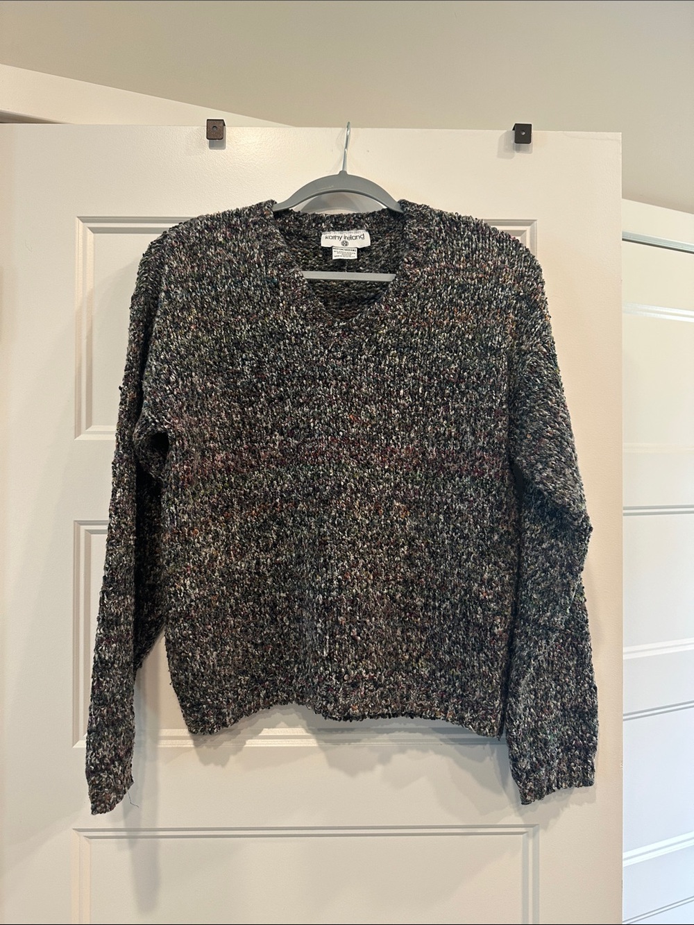 kathy ireland Multicolor Speckled V-Neck Sweater - Women's
